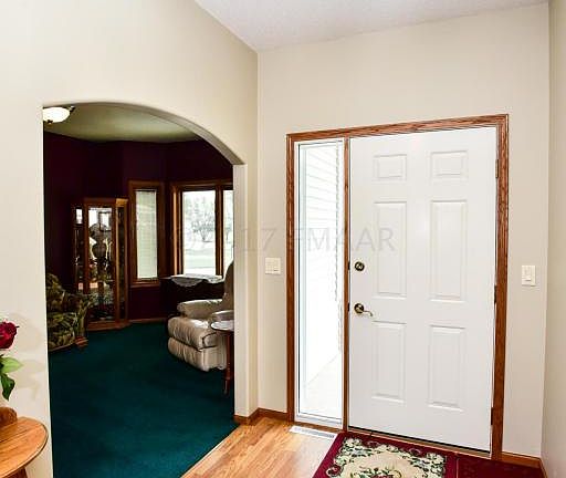 5th image of 542 10th Ave N