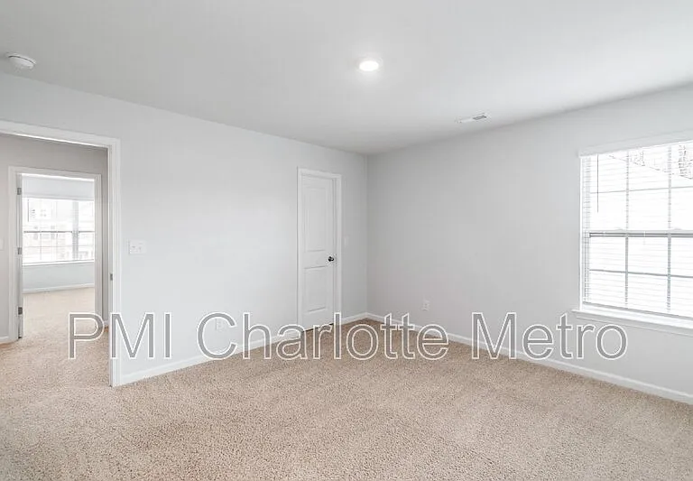 8019 Rowling Dr — Photo 13