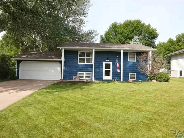 1203 Orleans Ave, Dell Rapids, SD 57022