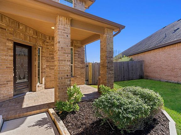 3rd image of 3327 Emerald Valley Dr