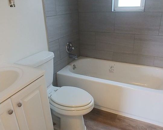 5th image of 153 Glenridge Pl APT C
