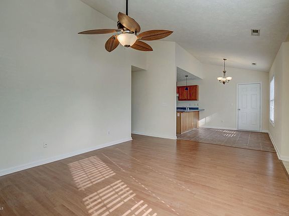 3rd image of 318 Kingsworth Lane SE