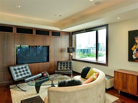 4th image of 901 W 9th St APT 806