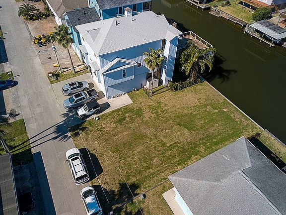 4th image of 1057 Redfish St