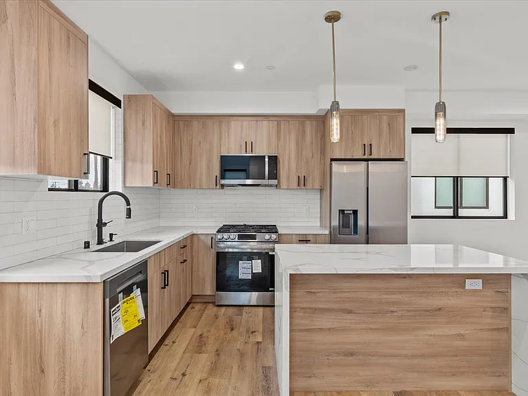 1161 Browning Blvd — Photo 3