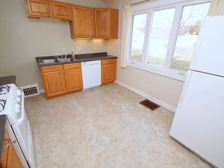 1120 Brown St — Photo 5
