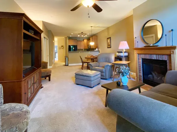 W206N16727 Blackberry CIRCLE #1502, Jackson, WI 53037