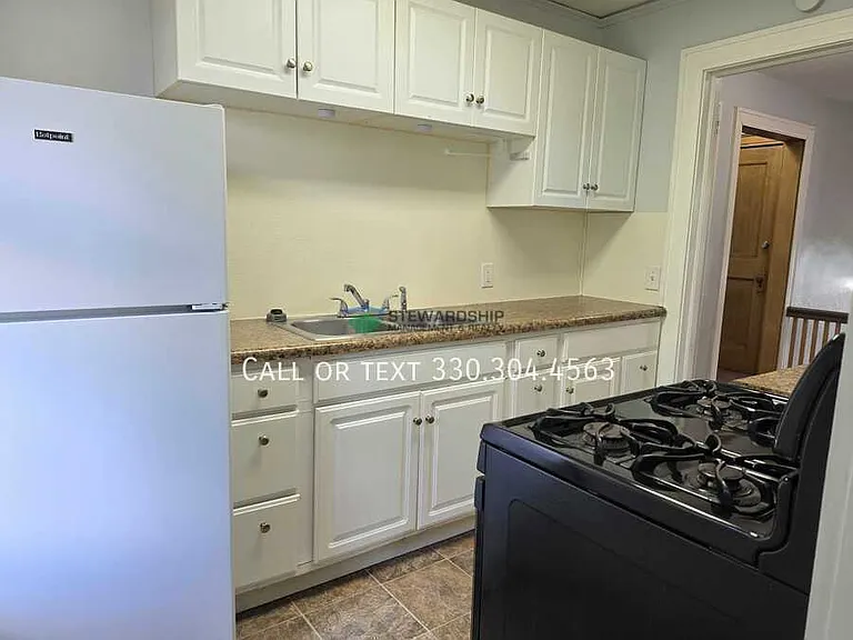 104 6th St NE #1/2 — Photo 2
