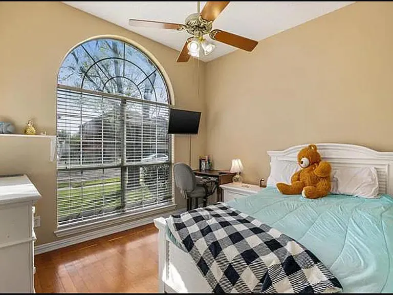 11012 Alexandria Dr — Photo 22
