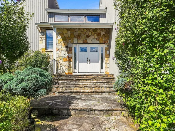 8 Cobbling Rock Drive, Katonah, NY 10536