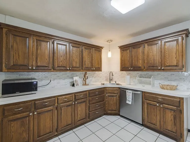 7613 Maehs Cir — Photo 9