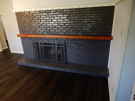 Fireplace with mantle