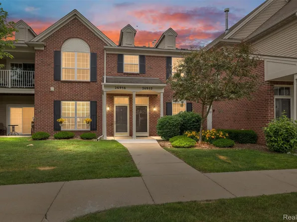 26952 Carrington Pl, Harrison Township, MI 48045