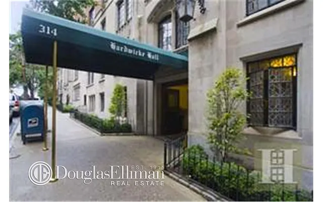 Rented by Douglas Elliman | media 35