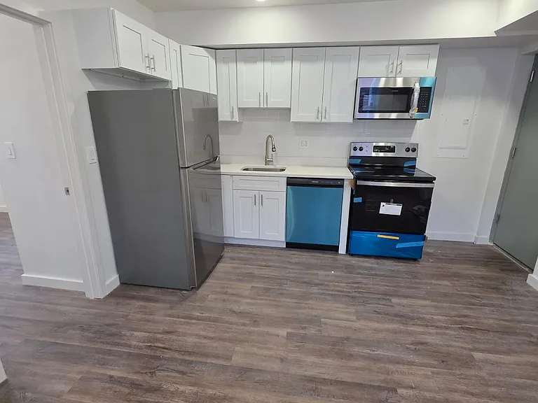 733 Hobart Pl NW #5 — Photo 1