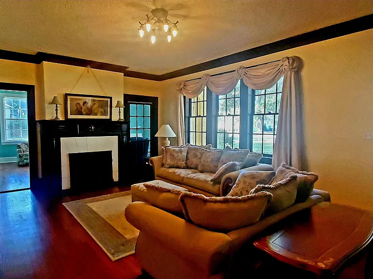 704 N Jefferson St — Photo 17