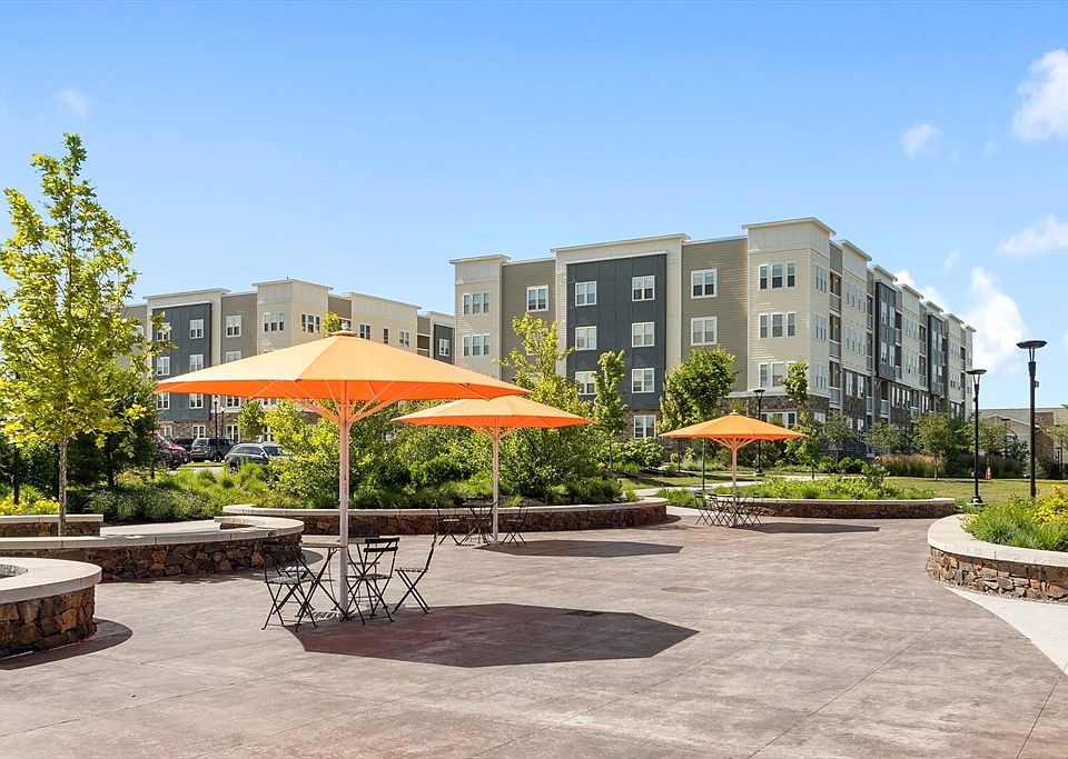 1st image of 120 University Ave #2308