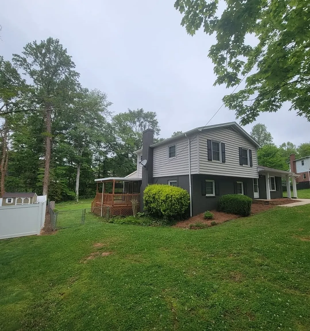 3 bed, 2.5 bath, 1690 sqft, $2,500 — Photo 2
