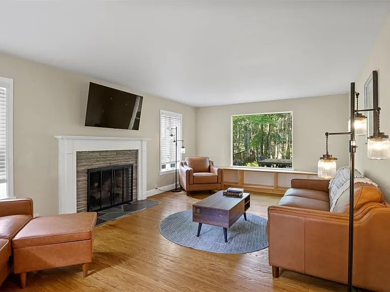 485 Oakridge Dr — Photo 6