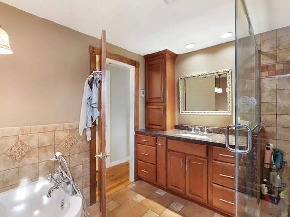 24 Chestnut St, Grafton, MA 01519
