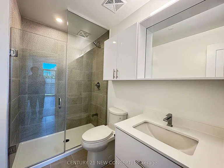 5105 Hurontario St #412 — Photo 16