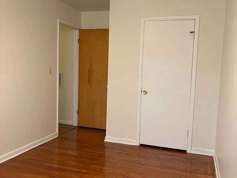 Spacious 3 Bedroom Townhome Available Now Great Location! — Photo 29