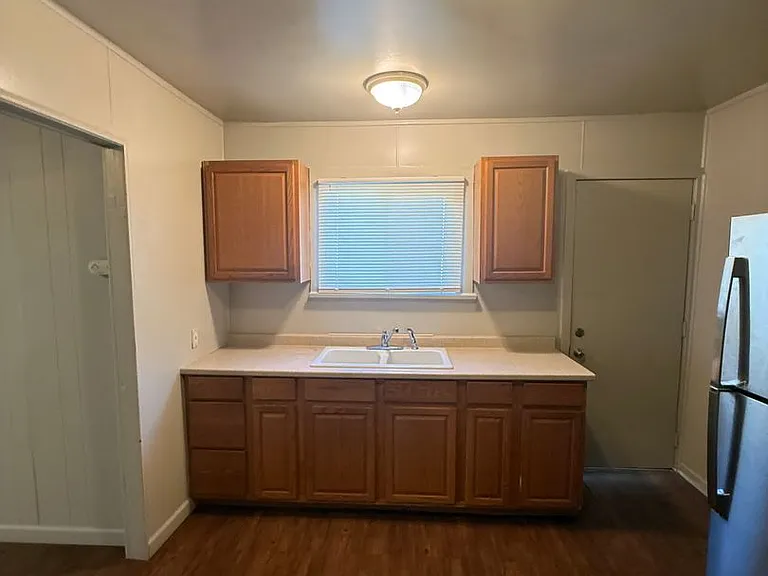 621 Philippine St — Photo 7