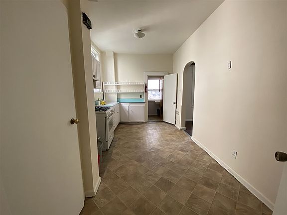 4th image of 912 Palisade Ave Floor 2