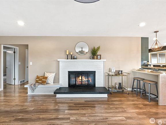 4th image of 151 Bay Lyn Drive