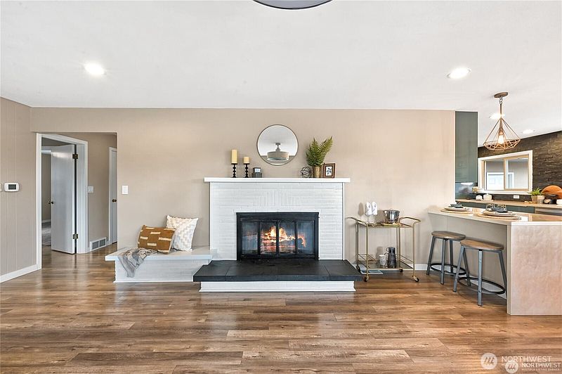 4th image of 151 Bay Lyn Drive