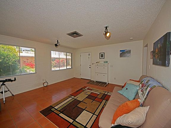 4th image of 529 N Stewart Ave