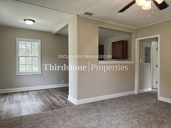 4th image of 927 Saranac St