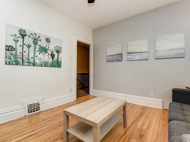 1074 Gladstone Ave — Photo 9