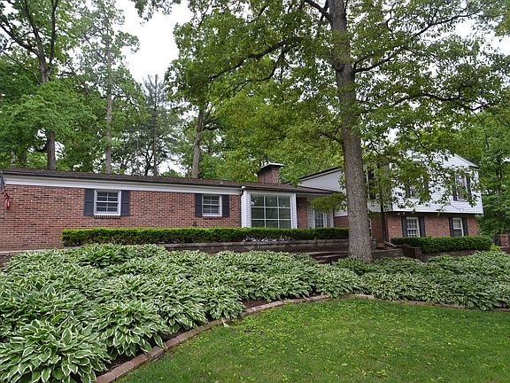 2nd image of 27 Black Oak Dr