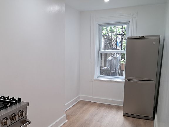 4th image of 108 Macon St #1