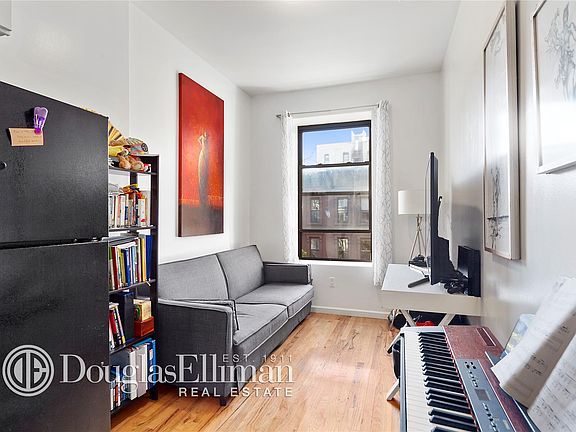 4th image of 131 W 130th St