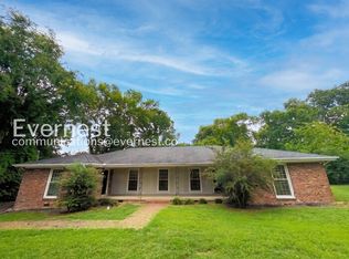 570 Hawkins Dr, Gallatin, TN 37066