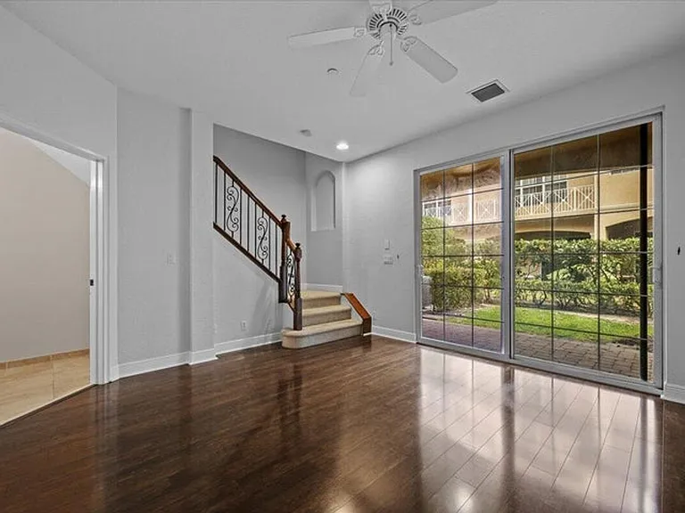 4902 Vine Cliff Way E — Photo 8