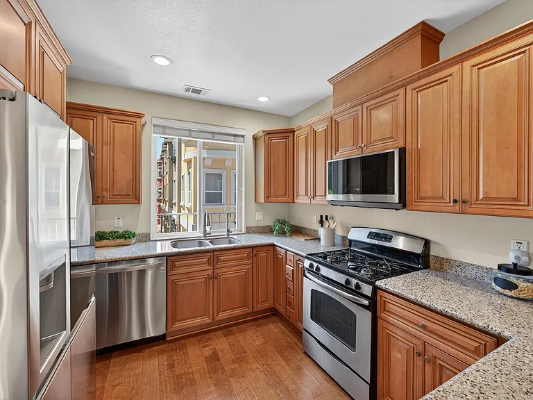 533 Sally Garden Ct — Photo 8