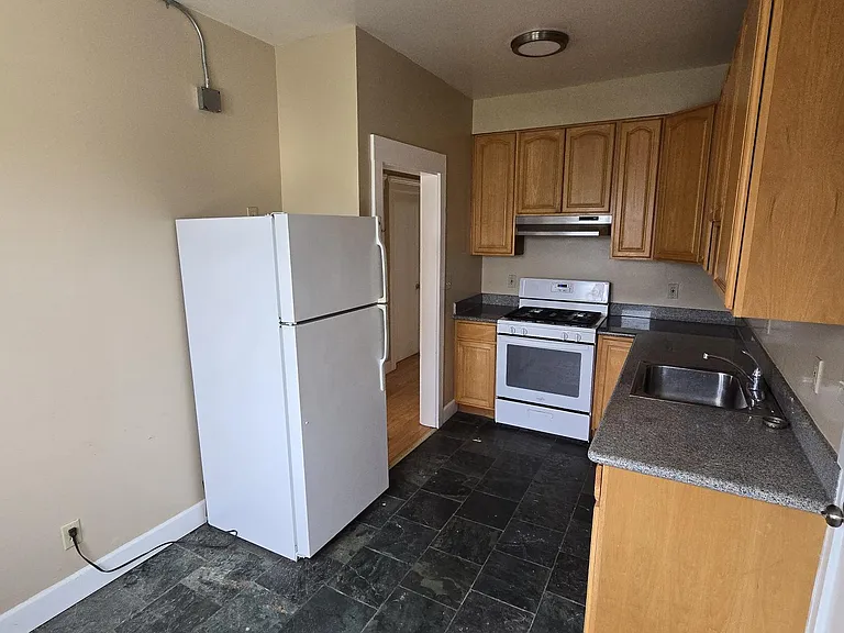 2 bed, 1.0 bath, 800 sqft, $2,450 — Photo 9