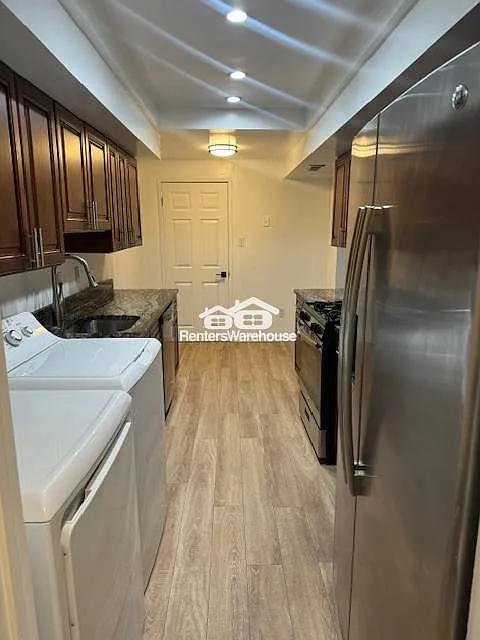 Available Now - Updated 2 Br 2 Bath Condo — Photo 3