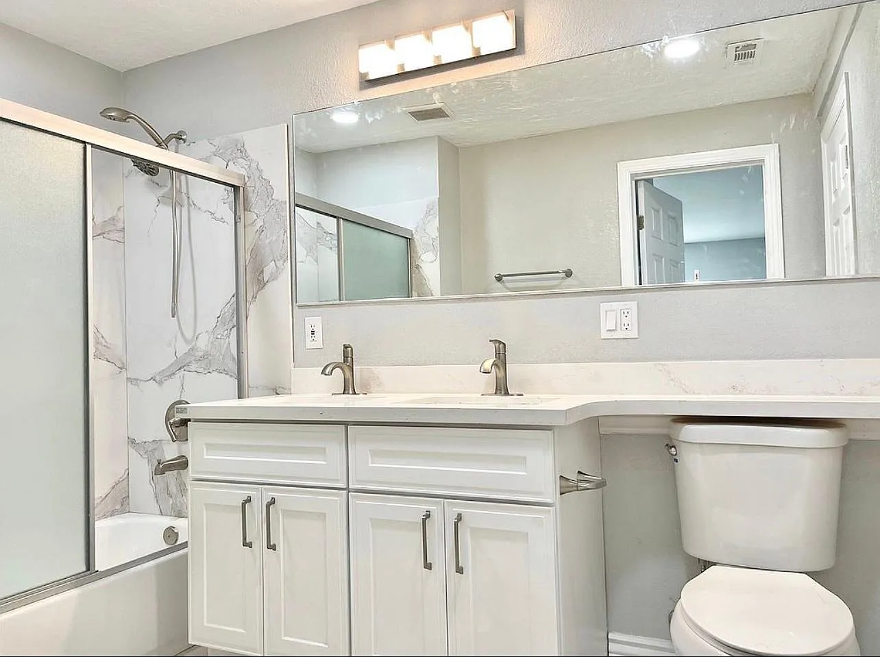 2 bed, 827 sqft, $2,000 — Photo 4