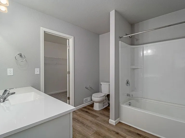 2327 Shadycroft Dr — Photo 10