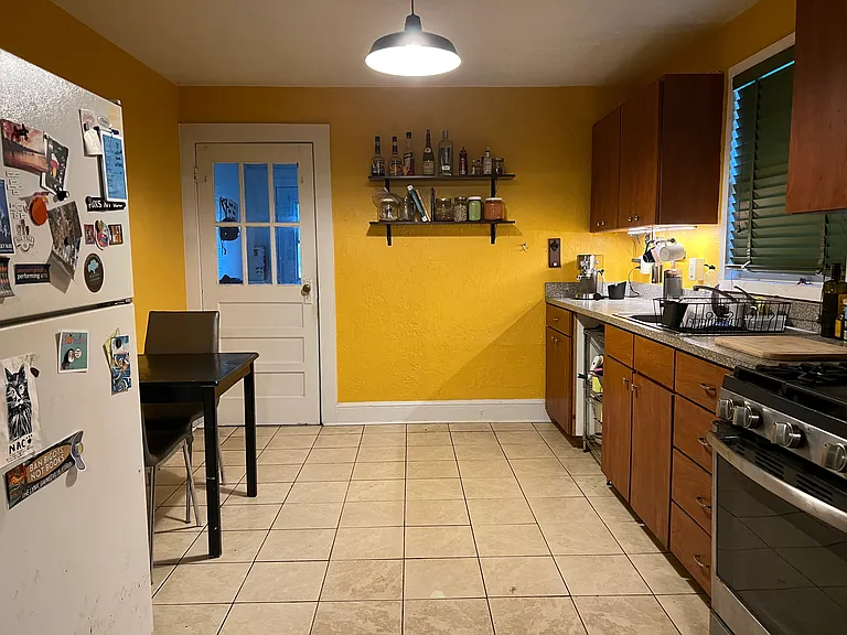 735 NW 7th St — Photo 3