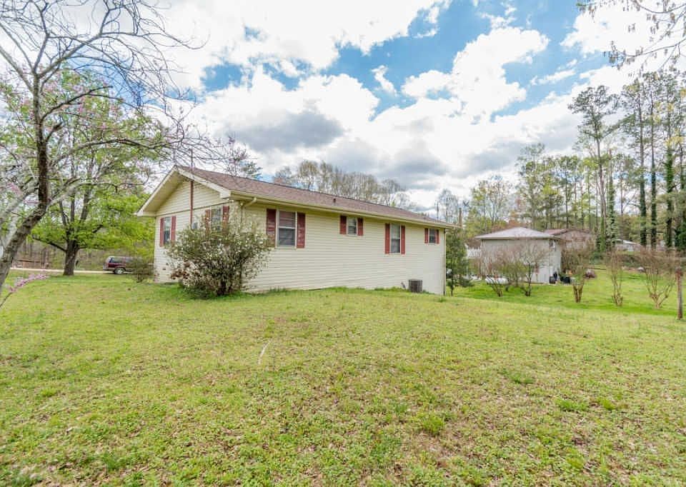 2nd image of 336 E Lee Dr