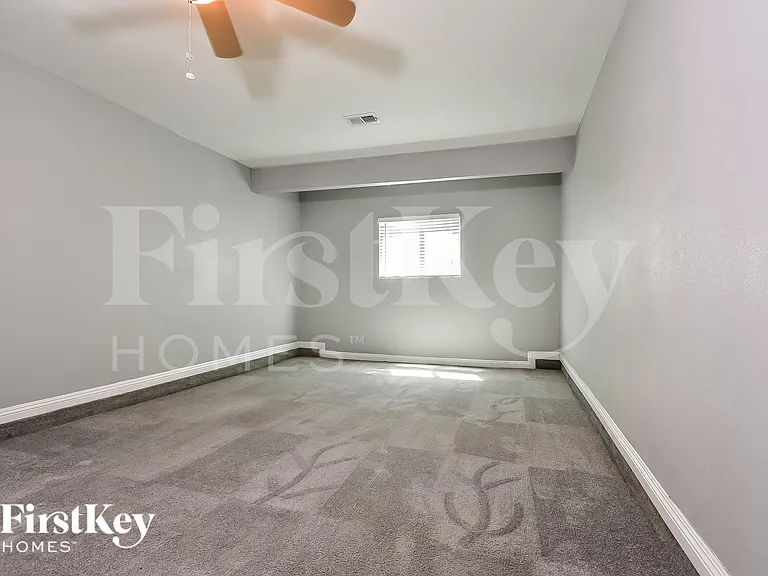 1613 Amboy Dr — Photo 10