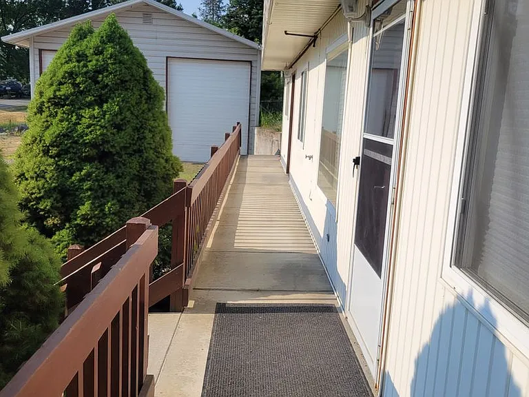 435 N Spokane Ave — Photo 3