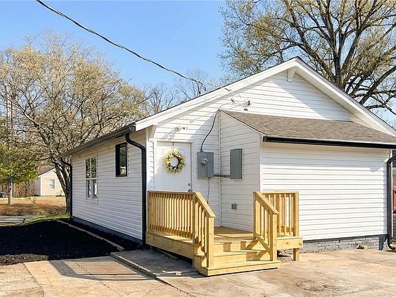 4th image of 2814 Triangle Lake Rd