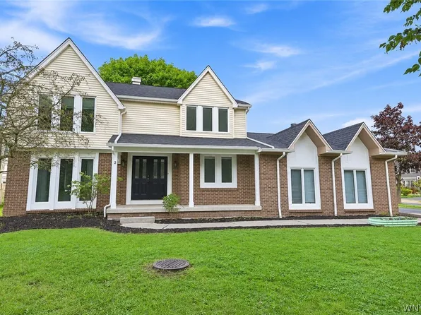 2 Greencastle Ln, Williamsville, NY 14221