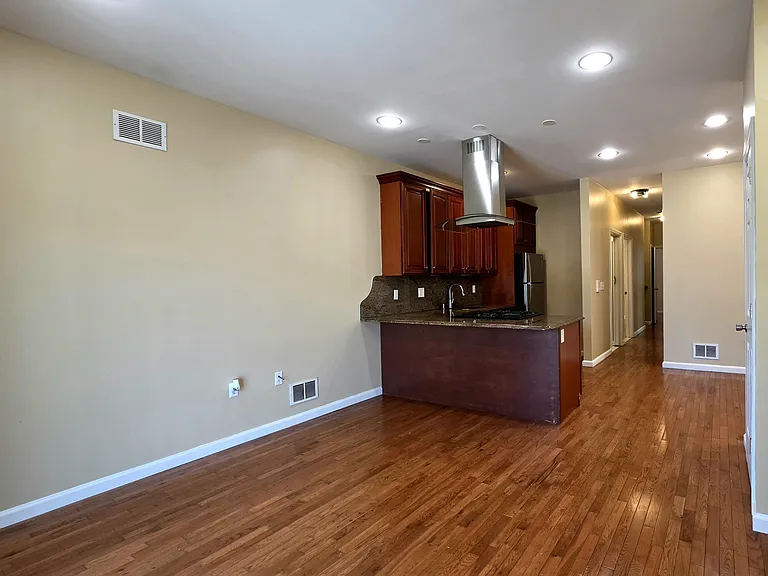 249 Winfield Ave #1 — Photo 3